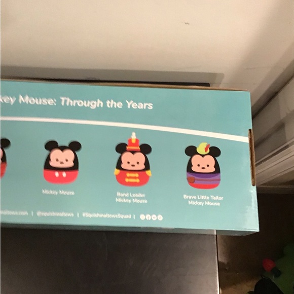 NWT 5 MICKEY MOUSE THROUGH THE YEARS - Picture 6 of 7